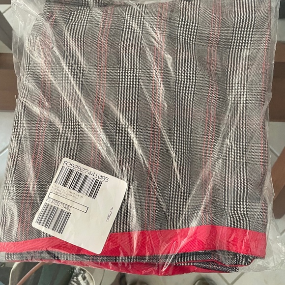 NWT G.I.L.I.  PETITE WIDE LEG PLAID PANTS BLACK/RED STRIPE - Size 12P - Picture 3 of 4